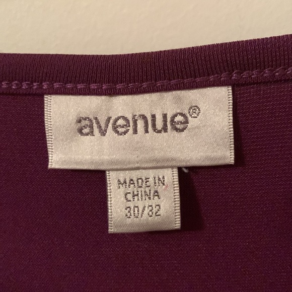 EUC Avenue burgundy stretchy flutter sleeves scoop neck tunic size 30/32 - Picture 9 of 12